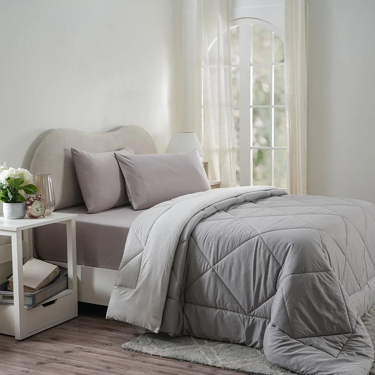 Hermosa Glister Pebble Reversible Quilt