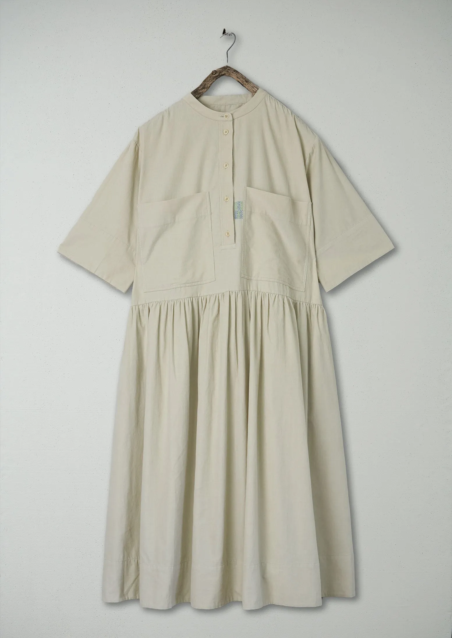 Renewed Organic Needlecord Workwear Dress Size L (98) | Pale Stone